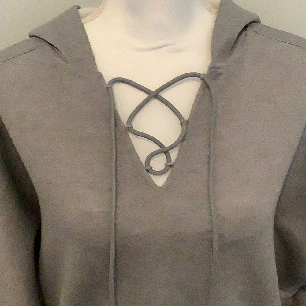 Sweatshirts - Picture 2 of 9